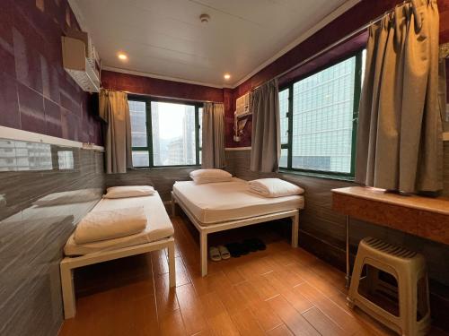 room detail thumbnail 1