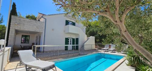 Spacious villa,pool, sea views, terraces, gardens - Villa Maria – khách sạn tại Sutivan