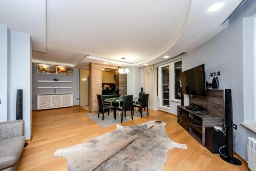 Sofia Luxury 3-Bed Penthouse Apartment Sleeps 6, Sofie