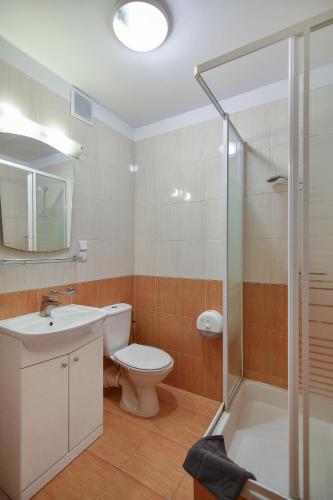 Triple Room with Balcony image 7