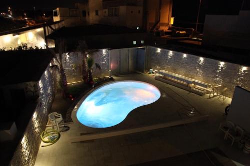 Swimming pool, B&B Villa Grace in Palese