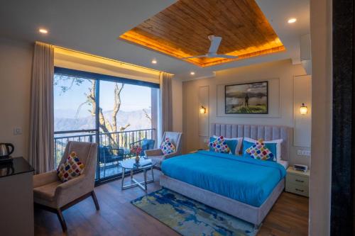 Junior Suite with Balcony image 7