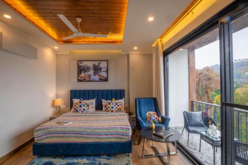 Junior Suite with Balcony image 6