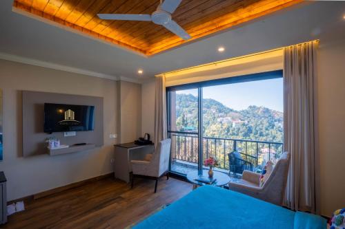 Junior Suite with Balcony image 2
