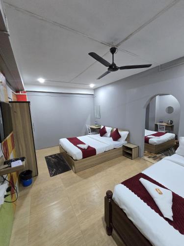 3 double beds
