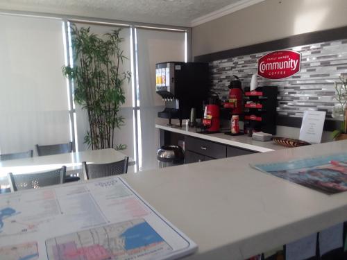 ล็อบบี้, ฮาวเวิร์ด จอห์นสัน บาย วินด์แฮม ฮิสตอริก เลกชาร์ลส์ (Howard Johnson by Wyndham Historic Lake Charles) in เลคชาร์ลส์ (LA)