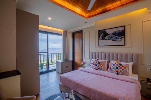 Family Suite with Balcony image 5