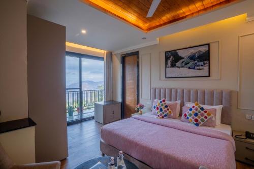 Family Suite with Balcony image 2