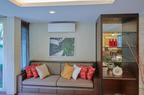 Low-Rise House for Groups Near BTS & EmDistrict For Spacious Cozy Stay, Бангкок (фото 5)