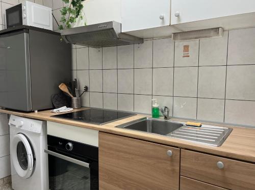 Joli T2 47m2 au calme absolu, à 2 pas de la gare avec parking privé (Elegant T2 au Calme Absolu avec Terrasse & Parking a 2 pas de la gare et Jardins du chateau de Versa) in Сан-Сир-ль'Еколь