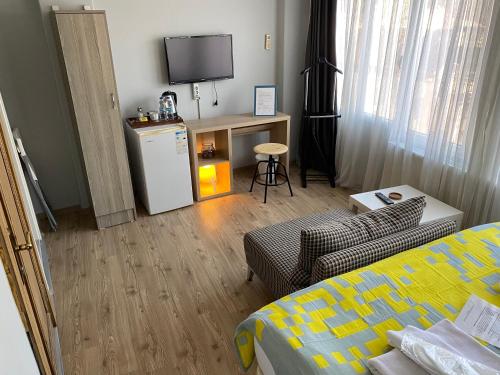 Standard Double Room image 2