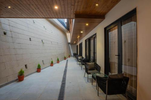 Deluxe Double Room with Balcony image 4