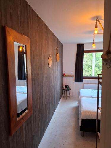 Auberge Chez Dikke Vriend, Chambres et taverne in 希尼