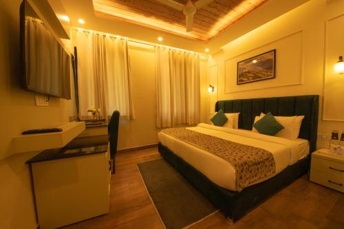 Deluxe Double Room image 4