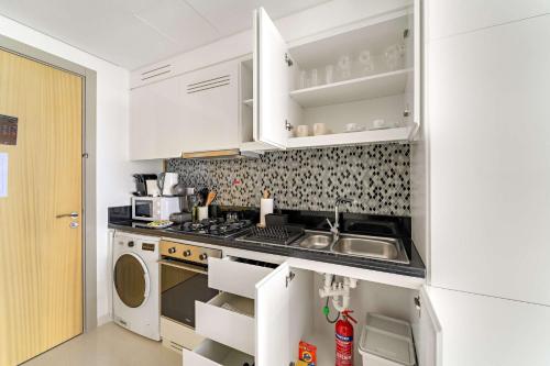 Silkhaus Vacation Homes Cozy Studio at Business Bay in Aykon City - image 12