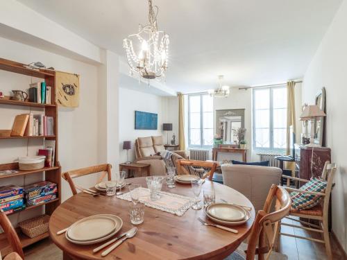 Two-Bedroom Apartment with Terrace image 9