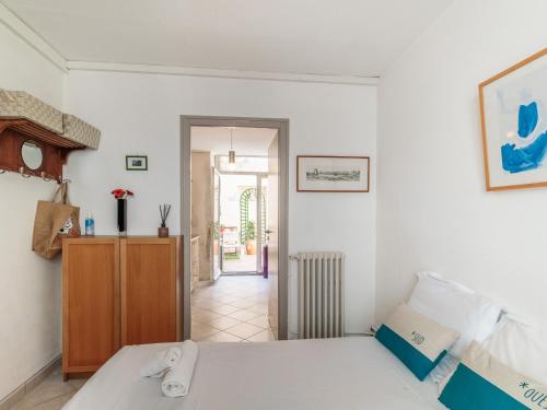 Two-Bedroom Apartment with Terrace image 2