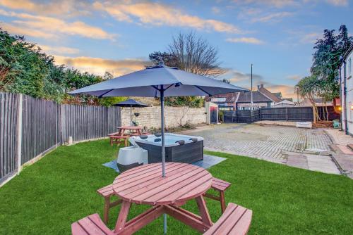 Hot Tub Stay Near Windsor & Legoland Sleeps 14, Windsor (zdjęcie 3)