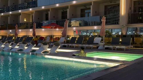 CAICAI Homes Mag 318 Dubai Walking Distance to Dubai Mall, Dubaj