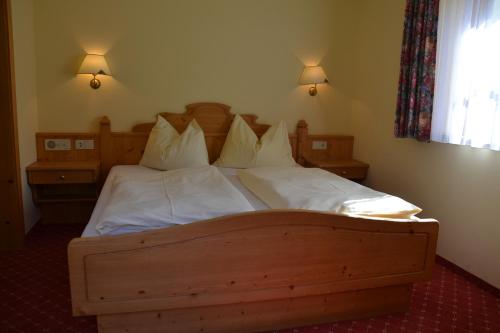 2 bedrooms, 4 beds