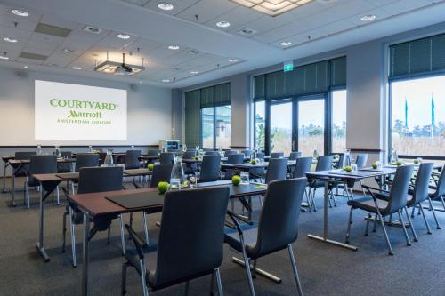 Courtyard by Marriott Amsterdam Airport - image 6