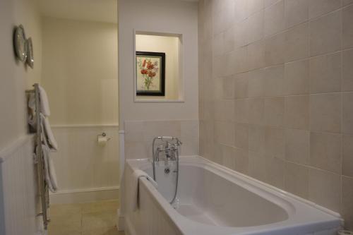 Noel Arms - A Bespoke Hotel - image 9