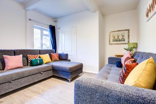 Hot Tub Stay Near Windsor & Legoland Sleeps 14, Windsor (zdjęcie 6)