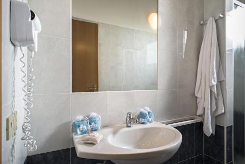 2 bedrooms, 5 beds