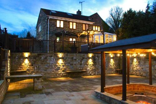 Countryside Escape with Hot Tub, Fire Pit, Games Room gîte à louer Mosbrough