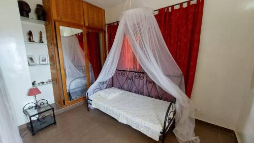 1 queen bed, 1 double bed, 1 twin bed