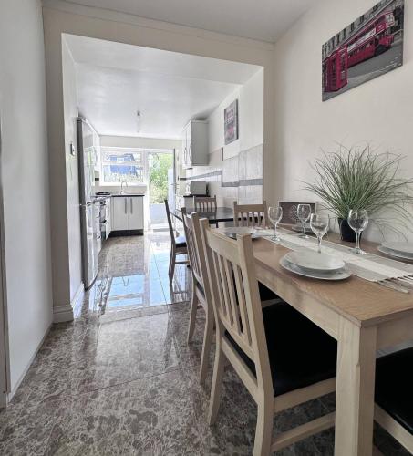 Chic Charming Classic 3bed W Ensuite - Pontypridd in Pontypridd