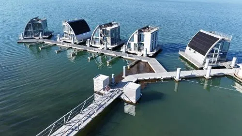 schwimmendes Ferienhaus Sky in Elsterheide, Deutschland