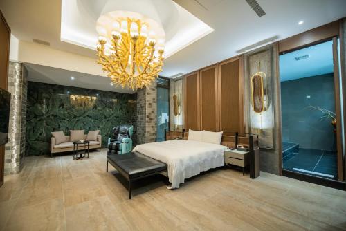 1 queen bed