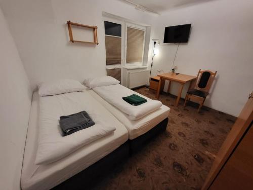 2 twin beds