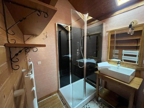 Gîte des Trioules pour 8 personnes (Gite des Trioules pour 8 personnes) in Saint-Julien-Chapteuil