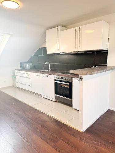 廚房, Moderne DG Wohnung in Linkenheim in 埃根斯泰因-列奧波德港