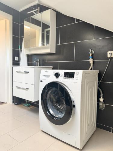 Moderne DG Wohnung in Linkenheim in 埃根斯泰因-列奧波德港