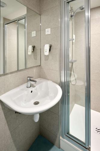 hotelF1 Dijon Sud - image 4