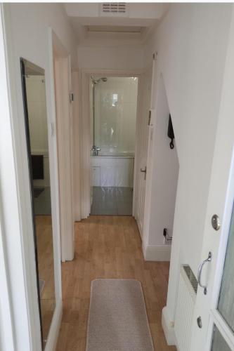 Remarkable 1-Bed Apartment in North London N8 - image 13