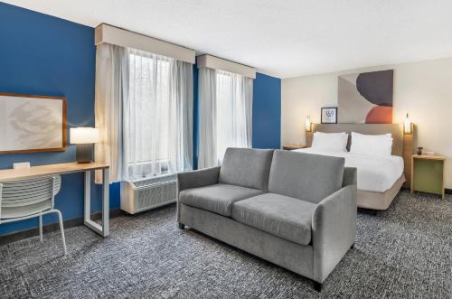 Carla Inn & Suites Roanoke Airport - image 19