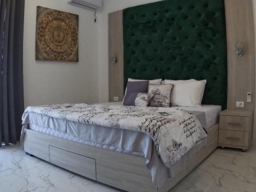 Studio Apartment with Balcony image 2