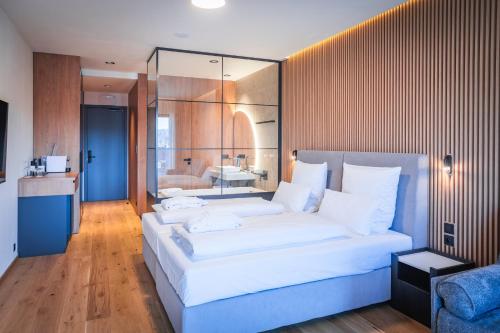 1 king bed, 1 sofa bed