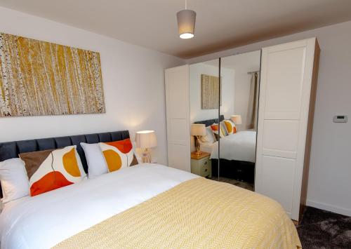 Manchester Cityside Deluxe Stay - 3 Bedroom House Great for Family with Free Parking & Garden, Manchester (photo 4)