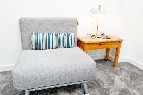 Manchester Cityside Deluxe Stay - 3 Bedroom House Great for Family with Free Parking & Garden, Manchester (photo 11)
