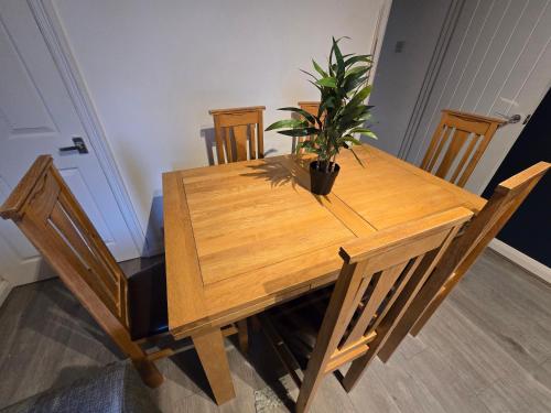 Contractors, City Centre, 4 Double Rooms, 3 Showers-Toilets, Sleeps 10, 4 TVs, Coventry (zdjęcie 2)