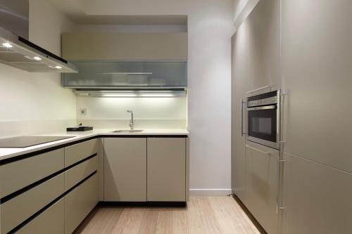 Easo Suite 2C by FeelFreeRentals - image 2