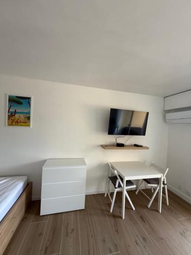 Super studio climatisé sur le port de Hyeres