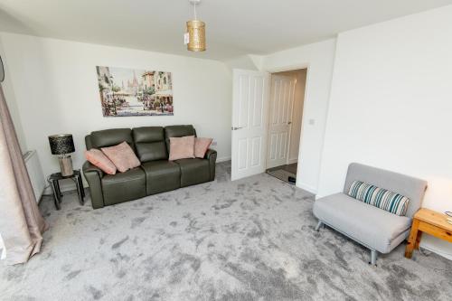 Manchester Cityside Deluxe Stay - 3 Bedroom House Great for Family with Free Parking & Garden, Manchester (photo 8)