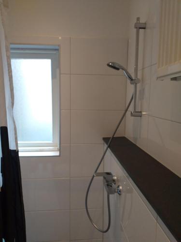 Standard Twin Room image 9
