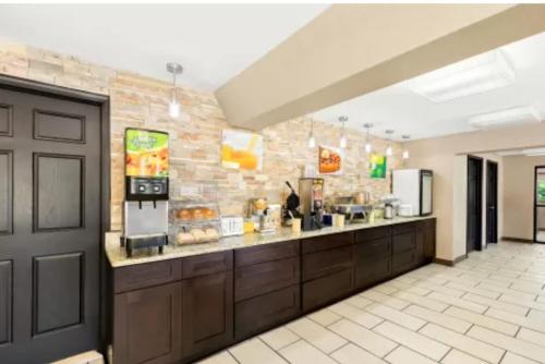Quality Inn Middleburg Heights near Cleveland Airport in 米德爾堡海茨